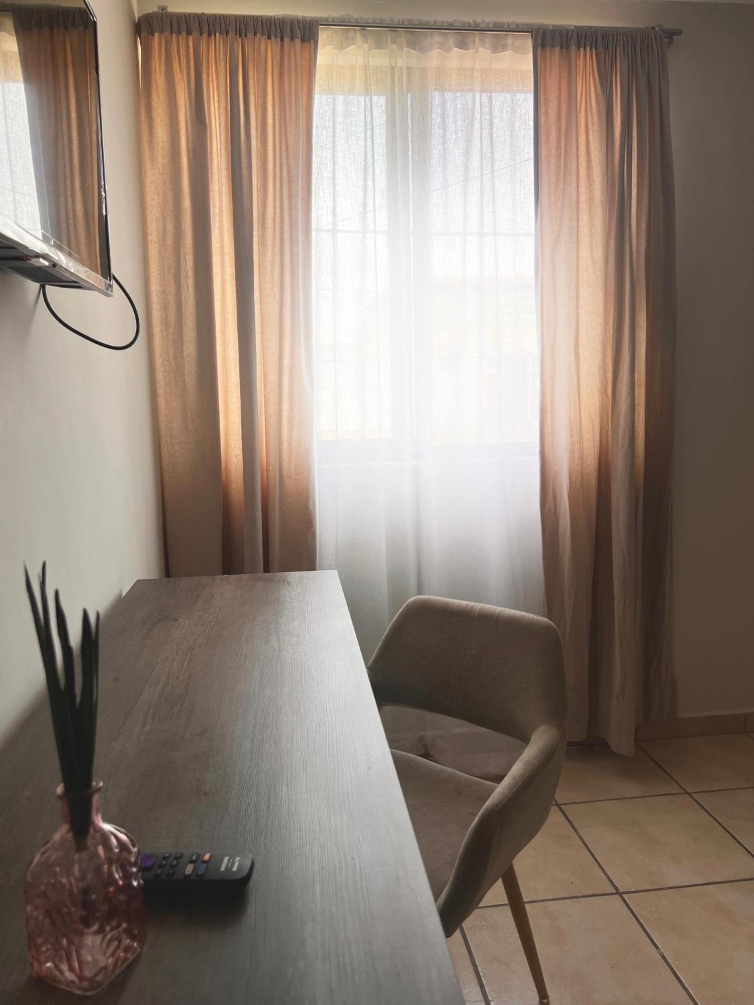 Suites ciento 37 León Exterior foto