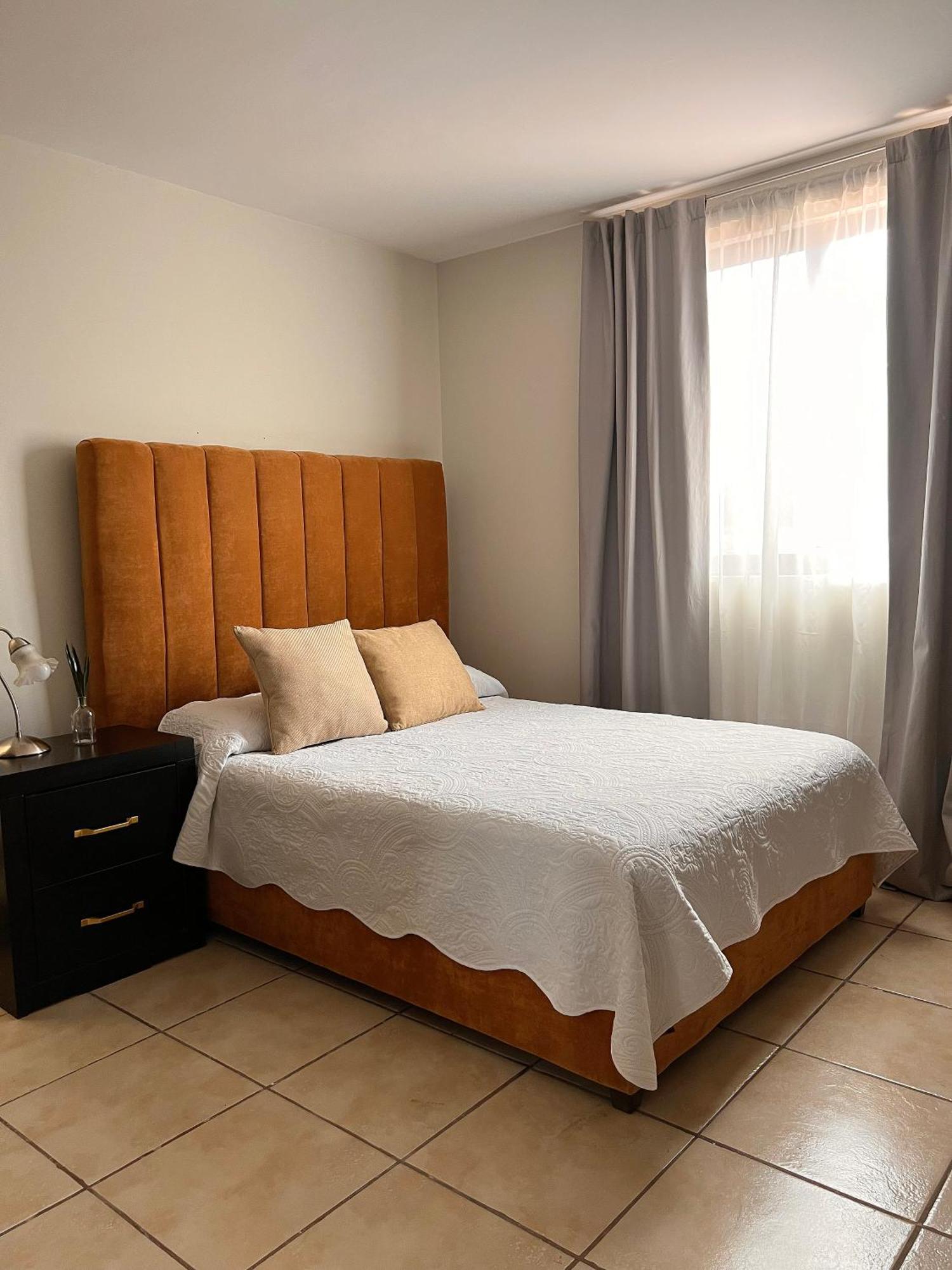 Suites ciento 37 León Exterior foto