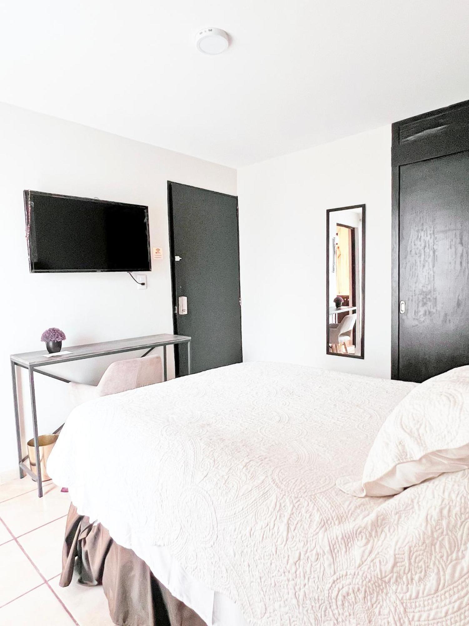 Suites ciento 37 León Exterior foto