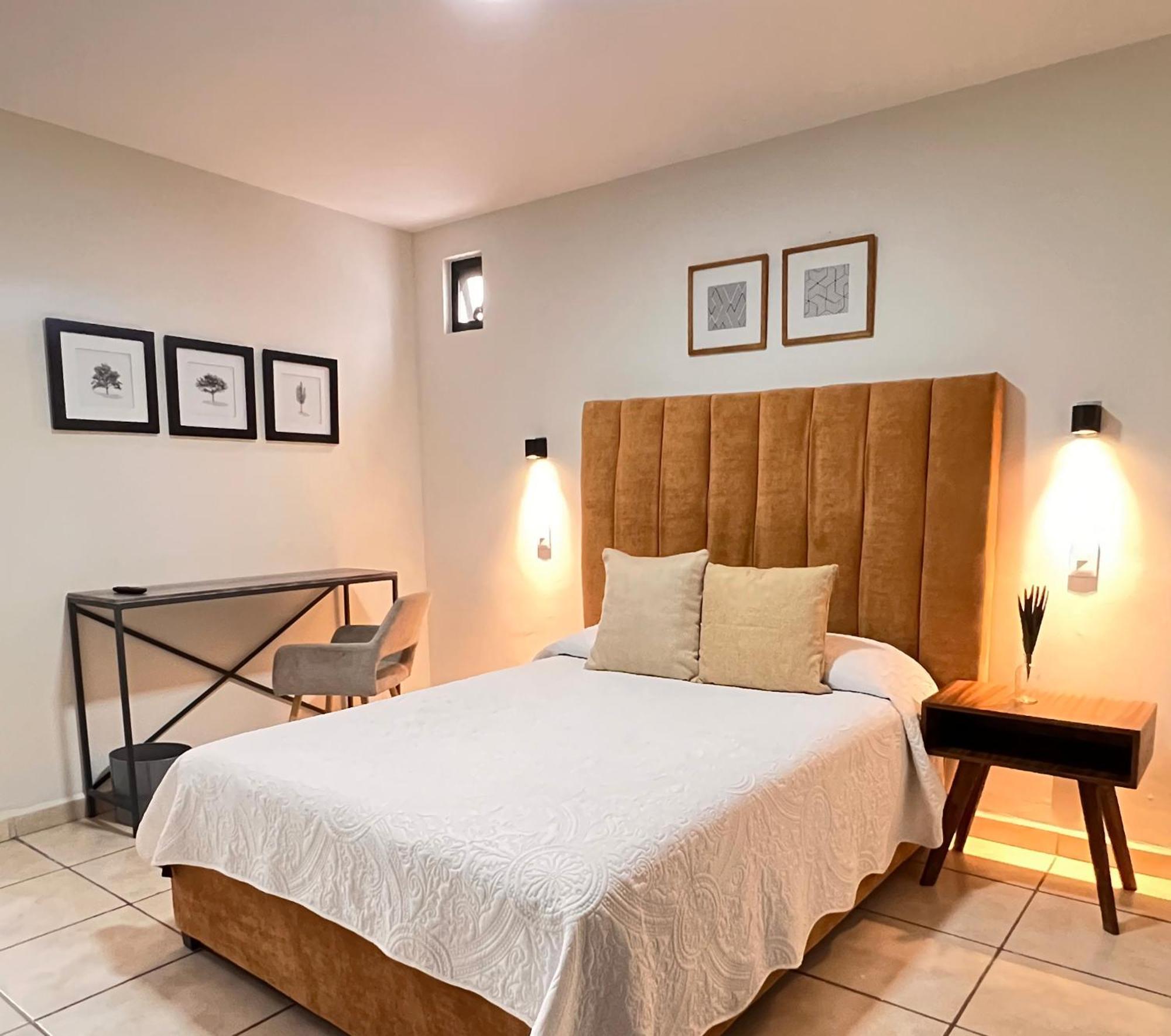 Suites ciento 37 León Exterior foto
