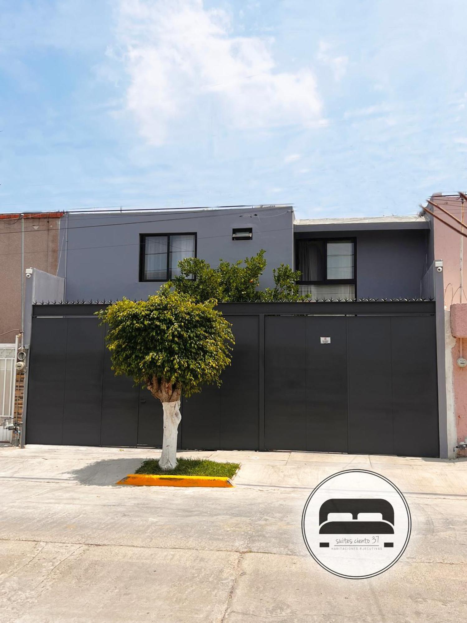 Suites ciento 37 León Exterior foto