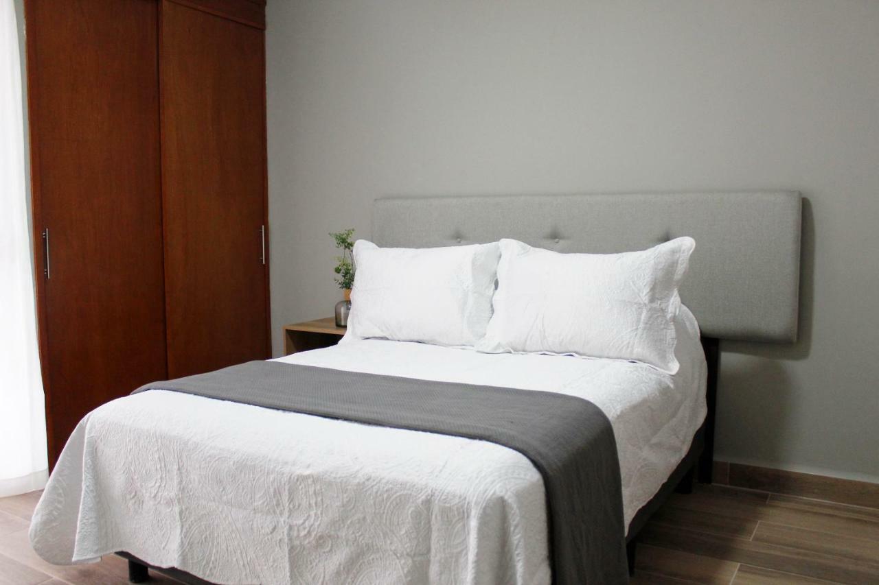 Suites ciento 37 León Exterior foto
